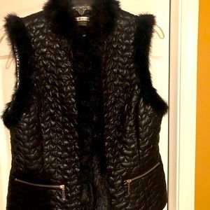 Darling quilted faux fur trim vest in black Medium